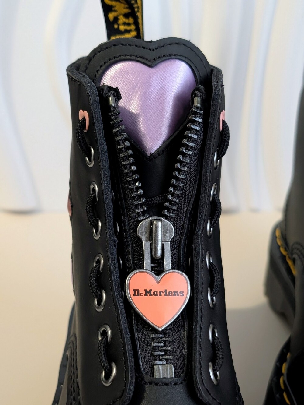 NWOB Dr. Martens Sinclair Hearts Platform Boots Black Pink Heart Cutout Zip US 8 - Picture 4 of 13